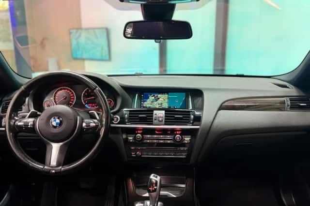 BMW X4 (2016) thumbnail 4