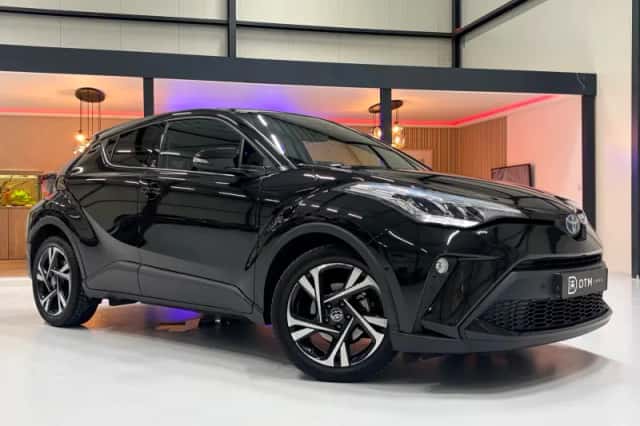 Toyota C-HR (2023) thumbnail 3