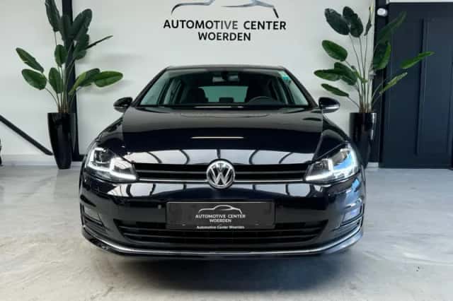 Volkswagen Golf (2015) thumbnail 2