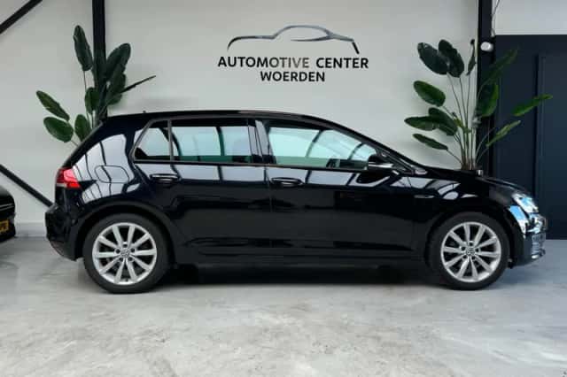 Volkswagen Golf (2015) thumbnail 3