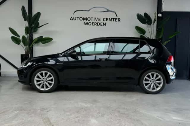 Volkswagen Golf (2015) thumbnail 4