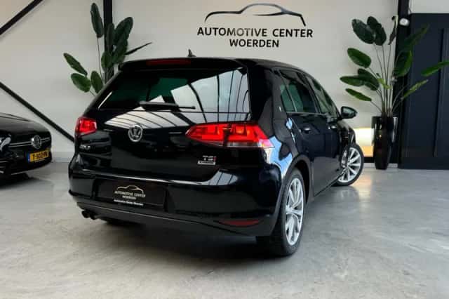 Volkswagen Golf (2015) thumbnail 5
