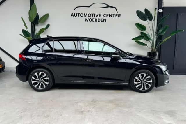 Volkswagen Golf (2021) thumbnail 2