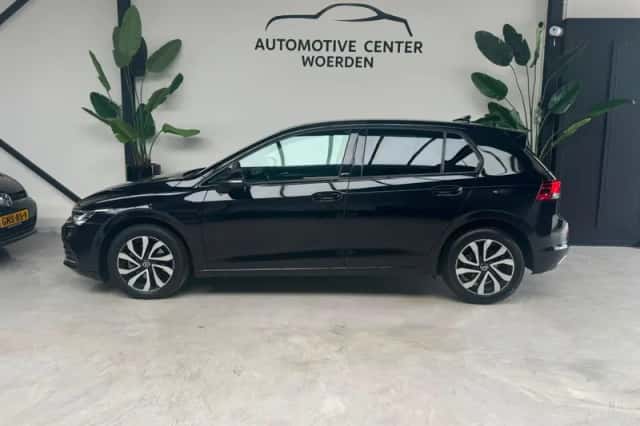 Volkswagen Golf (2021) thumbnail 3