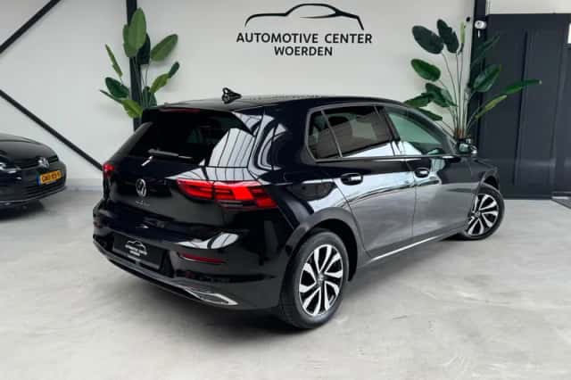 Volkswagen Golf (2021) thumbnail 4