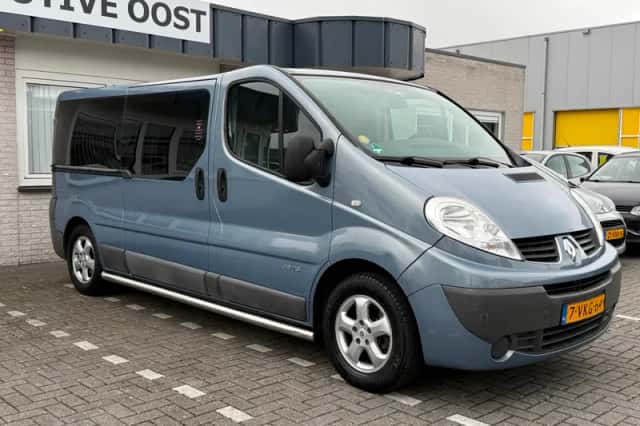Renault Trafic (2010) thumbnail 3