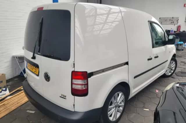 Volkswagen Caddy (2012) thumbnail 3