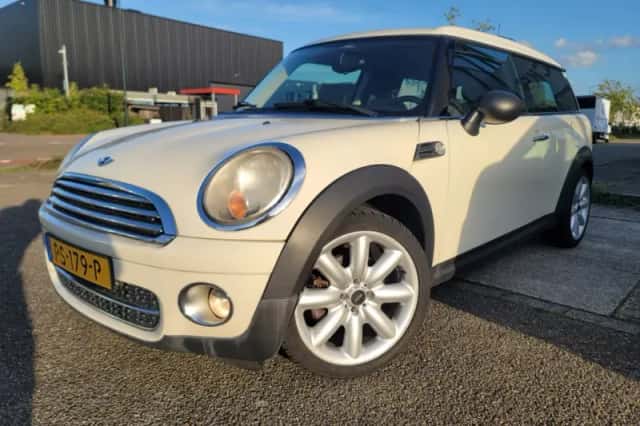 MINI Clubman (2012) thumbnail 1
