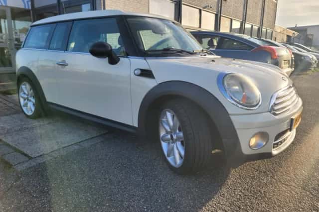 MINI Clubman (2012) thumbnail 2