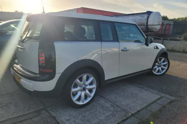 MINI Clubman (2012) thumbnail 3