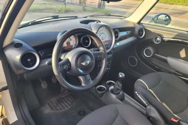 MINI Clubman (2012) thumbnail 6