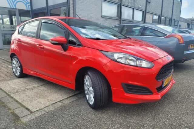 Ford Fiesta (2014) thumbnail 2