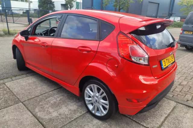 Ford Fiesta (2014) thumbnail 4