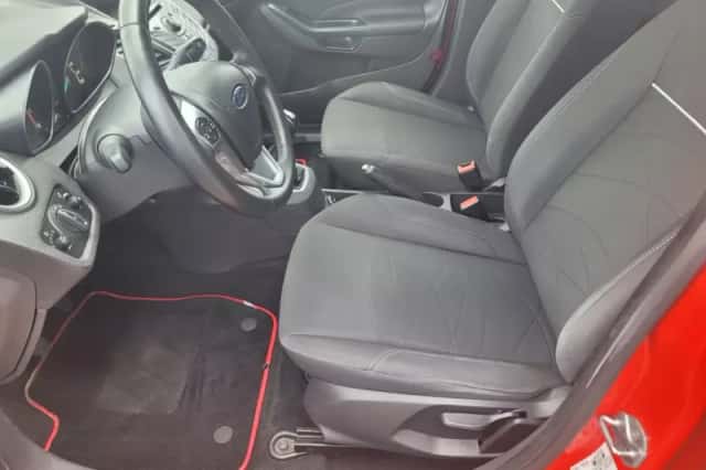 Ford Fiesta (2014) thumbnail 6