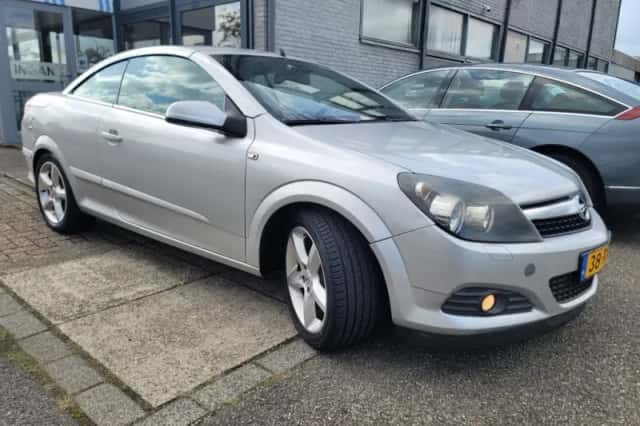 Opel Astra (2006) thumbnail 2