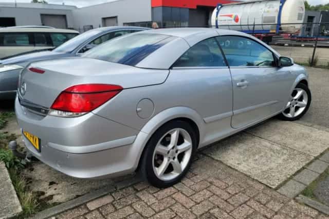 Opel Astra (2006) thumbnail 3