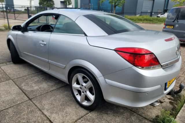 Opel Astra (2006) thumbnail 4