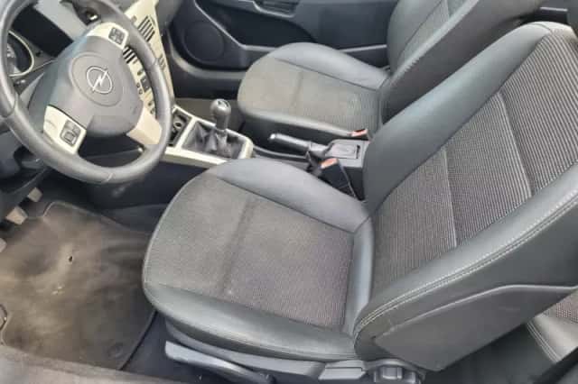 Opel Astra (2006) thumbnail 5