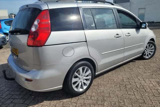 Mazda 5 (2007) thumbnail 3