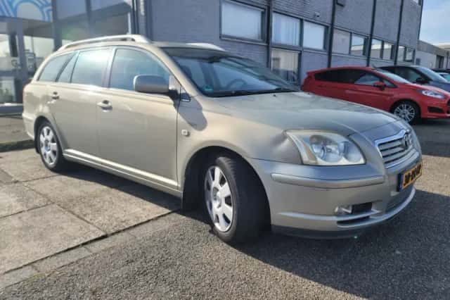 Toyota Avensis (2005) thumbnail 2
