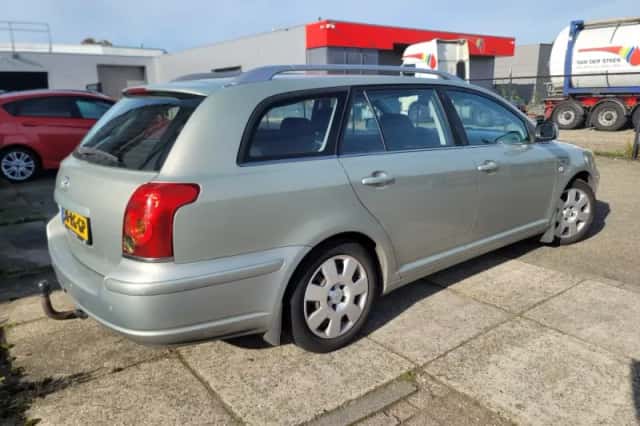 Toyota Avensis (2005) thumbnail 3