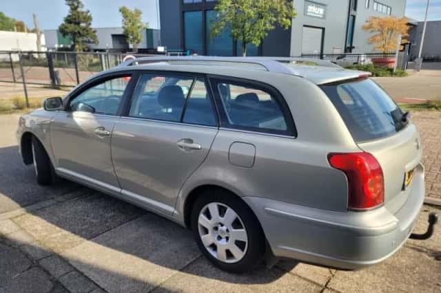 Toyota Avensis (2005) thumbnail 4