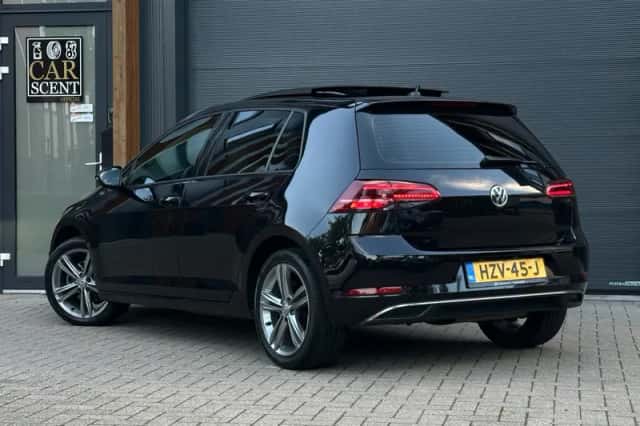 Volkswagen Golf (2019) thumbnail 2