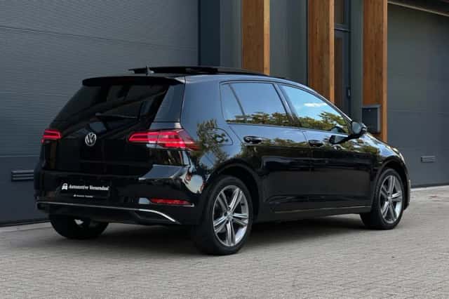 Volkswagen Golf (2019) thumbnail 4