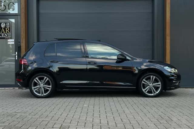 Volkswagen Golf (2019) thumbnail 5