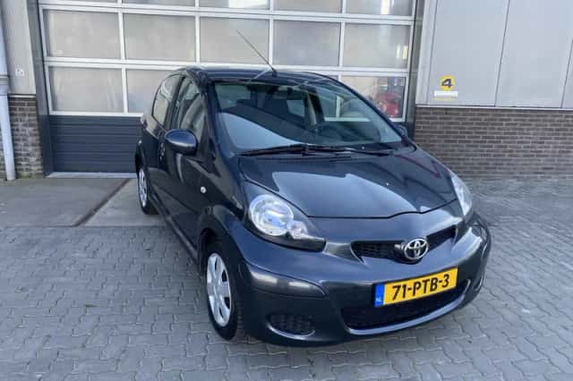 Toyota Aygo (2011) thumbnail 1