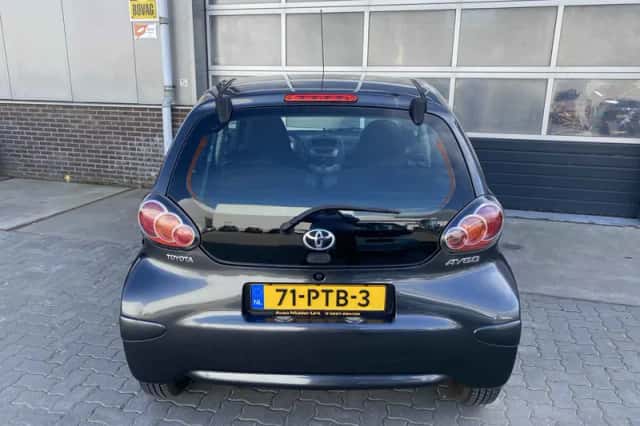 Toyota Aygo (2011) thumbnail 4