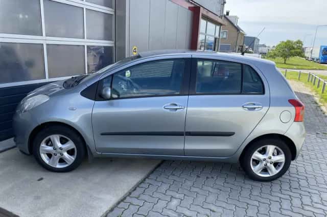 Toyota Yaris (2007) thumbnail 6