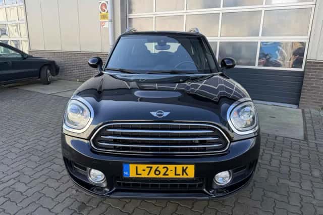 MINI Countryman (2018) thumbnail 4
