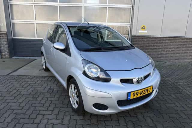 Toyota Aygo (2011) thumbnail 1