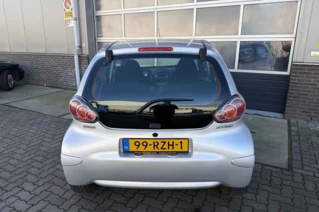 Toyota Aygo (2011) thumbnail 4
