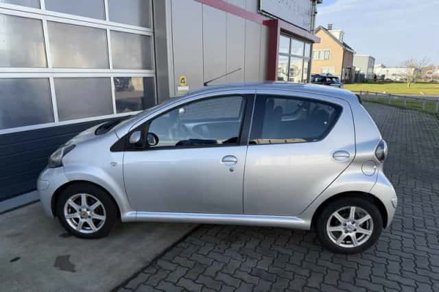 Toyota Aygo (2011) thumbnail 6