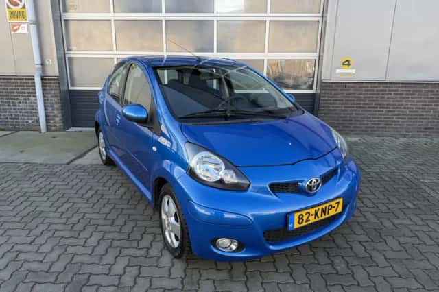 Toyota Aygo (2010) thumbnail 1