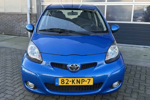 Toyota Aygo (2010) thumbnail 3
