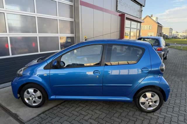 Toyota Aygo (2010) thumbnail 6