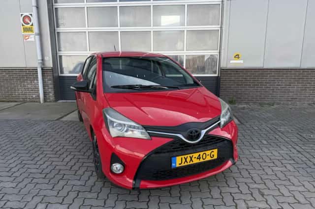 Toyota Yaris (2015) thumbnail 1