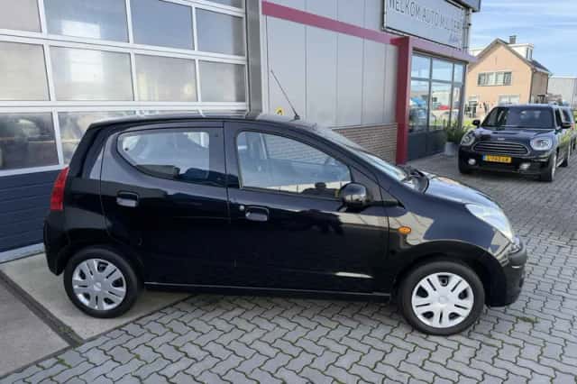 Nissan Pixo (2010) thumbnail 5