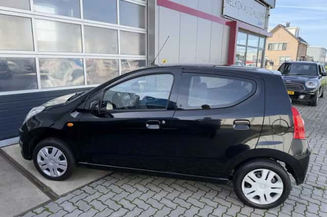 Nissan Pixo (2010) thumbnail 6