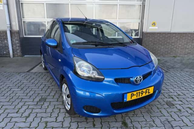 Toyota Aygo (2010) thumbnail 1