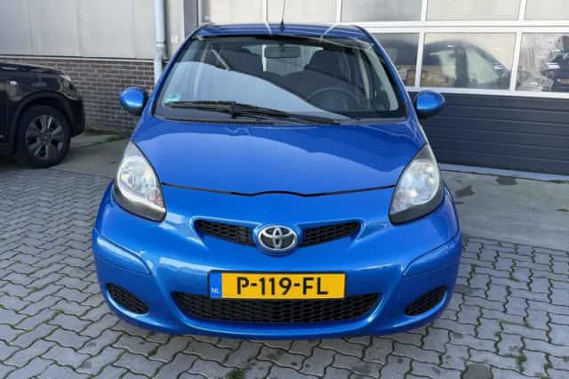 Toyota Aygo (2010) thumbnail 3