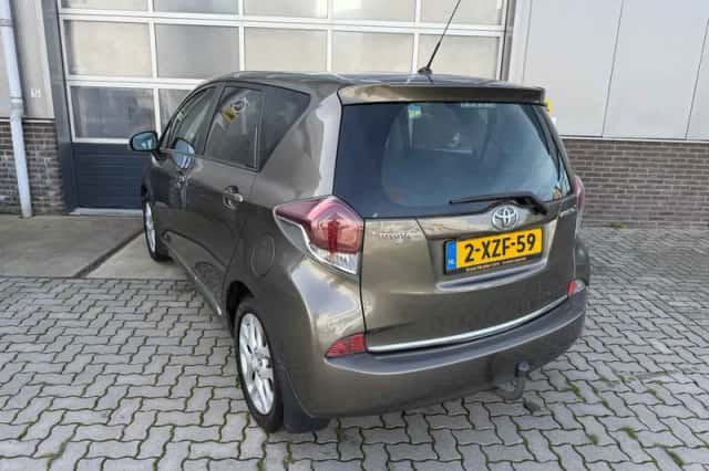 Toyota Verso S (2014) thumbnail 2