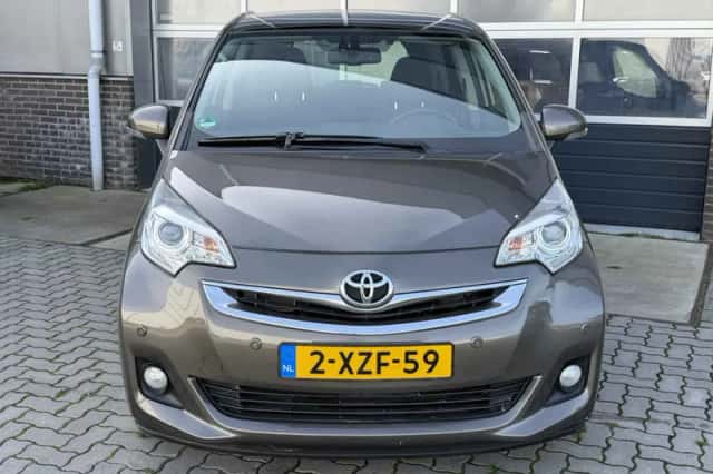 Toyota Verso S (2014) thumbnail 3
