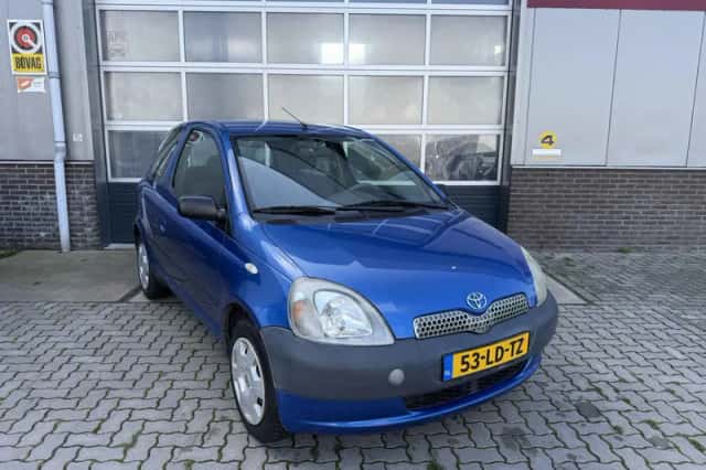 Toyota Yaris (2002) thumbnail 1