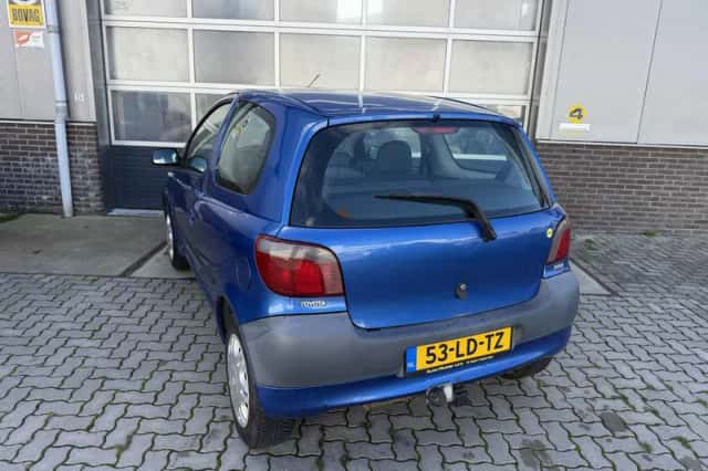 Toyota Yaris (2002) thumbnail 2
