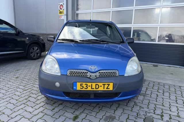 Toyota Yaris (2002) thumbnail 3