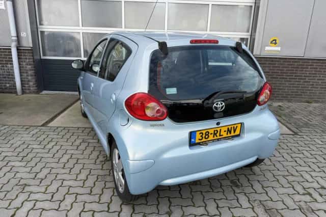 Toyota Aygo (2005) thumbnail 2